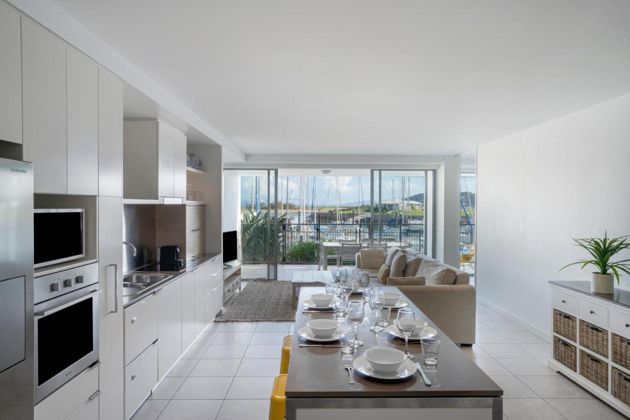 Peppers Blue On Blue Hotell Nelly Bay Exteriör bild The interior of a typical apartment