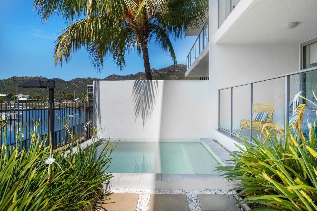 Peppers Blue On Blue Hotell Nelly Bay Exteriör bild A private pool at a resort in Queensland, Australia