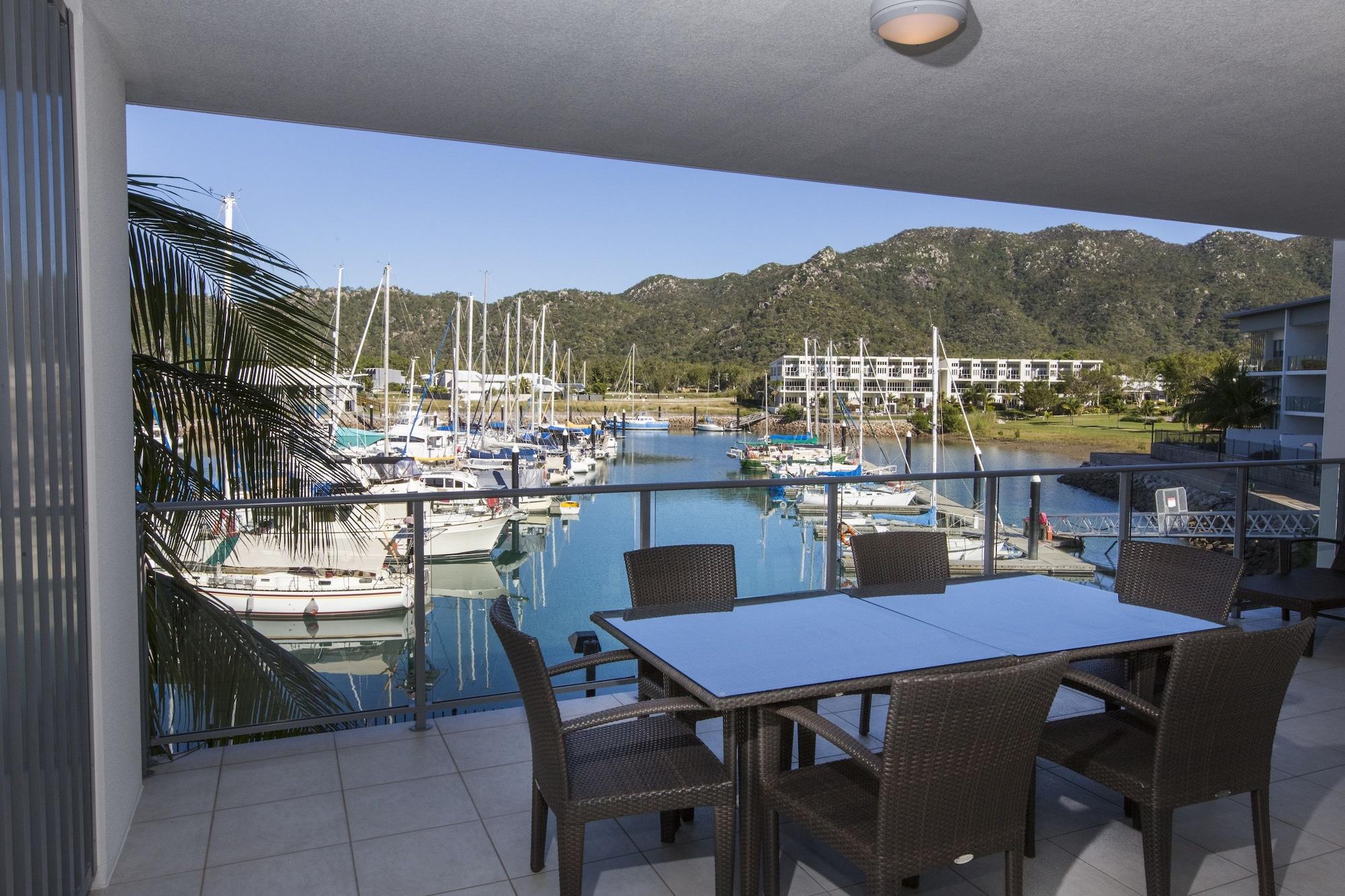 Peppers Blue On Blue Hotell Nelly Bay Exteriör bild View of the marina from a private balcony