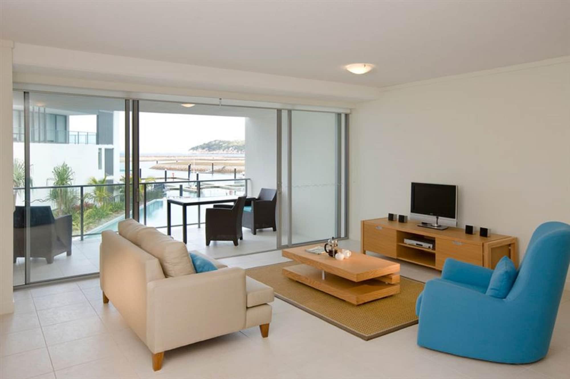 Peppers Blue On Blue Hotell Nelly Bay Exteriör bild Living room