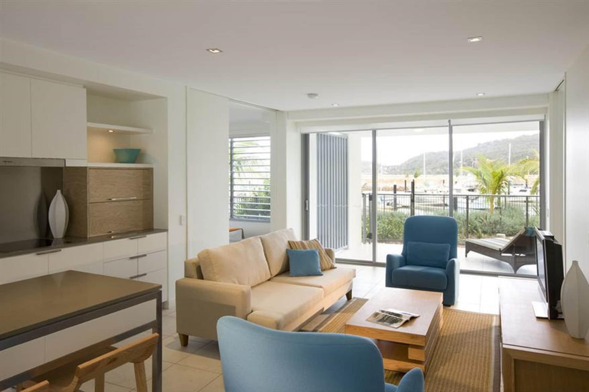 Peppers Blue On Blue Hotell Nelly Bay Exteriör bild Living area of a two-bedroom apartment