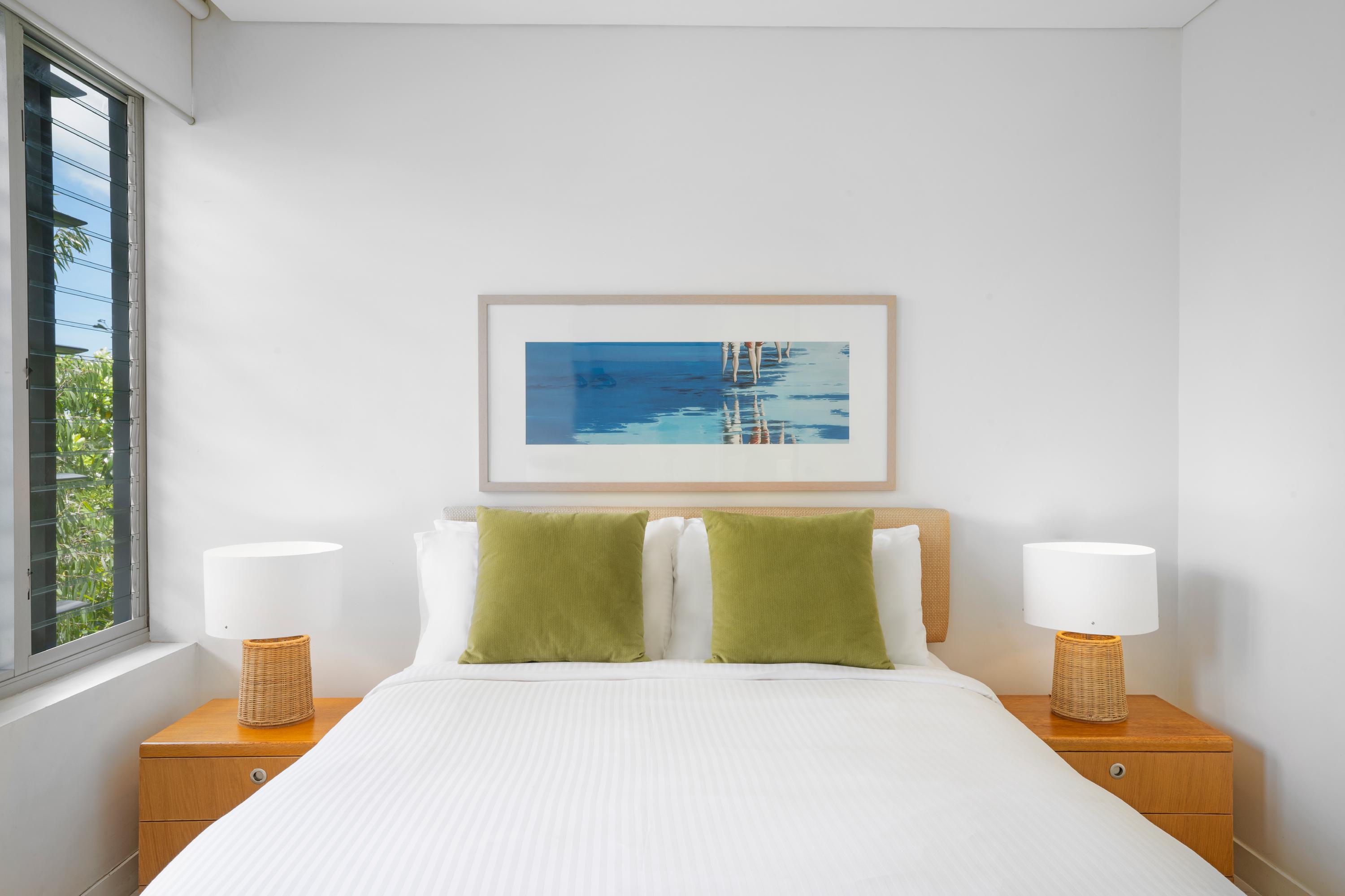 Peppers Blue On Blue Hotell Nelly Bay Exteriör bild A bedroom at the hotel