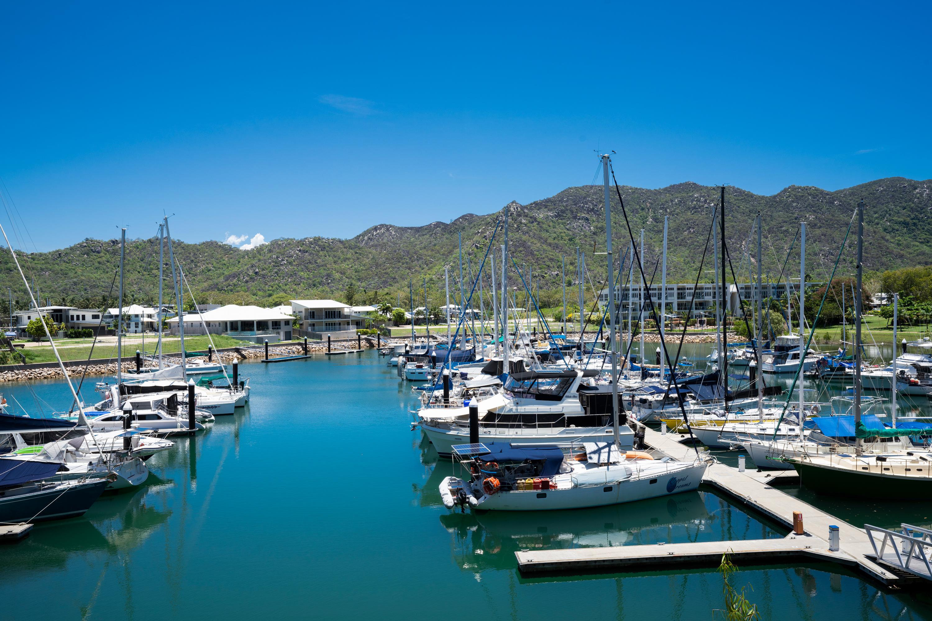 Peppers Blue On Blue Hotell Nelly Bay Exteriör bild The Marina at the Village