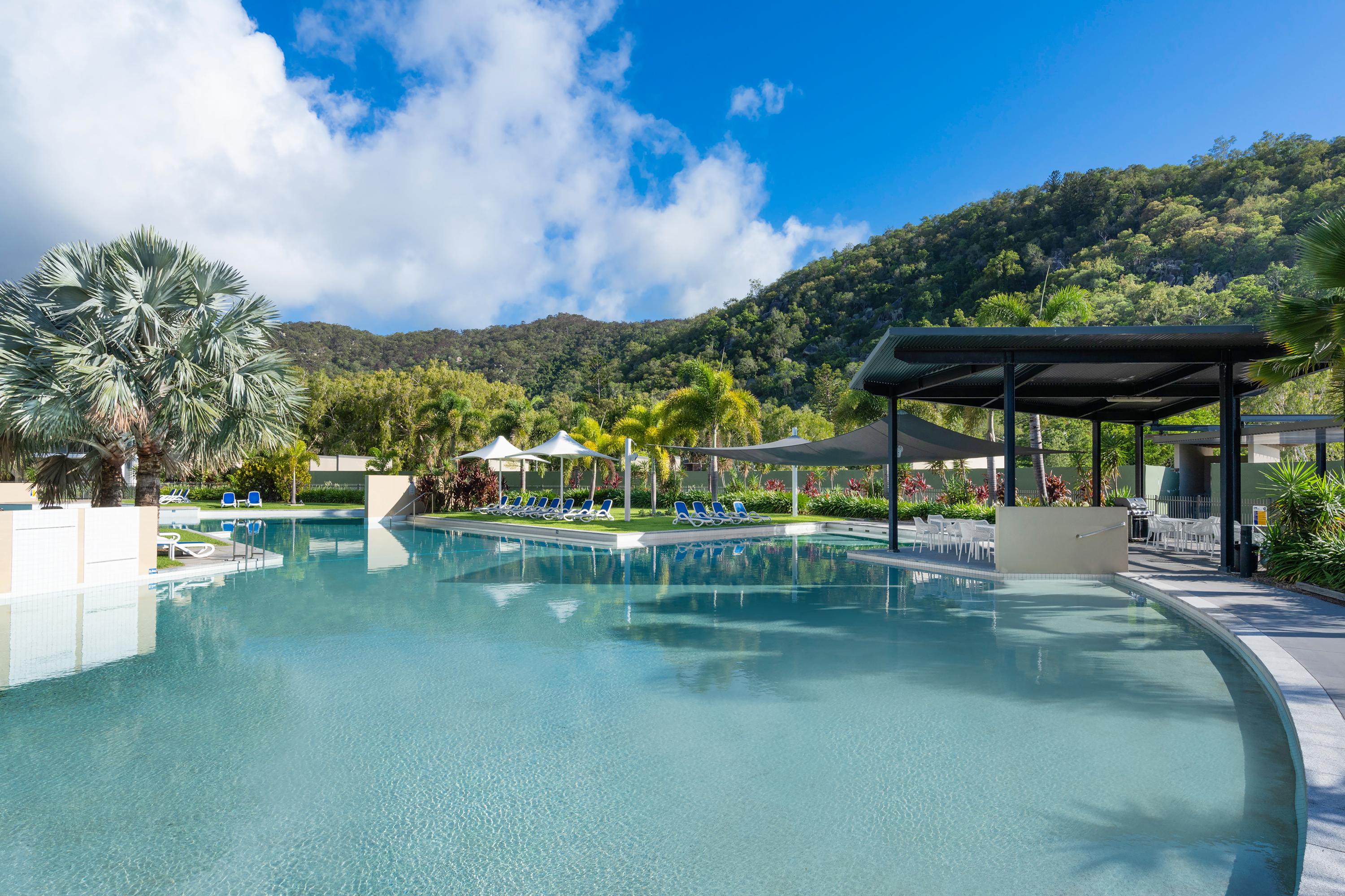 Peppers Blue On Blue Hotell Nelly Bay Exteriör bild Pool at Peppers Spa