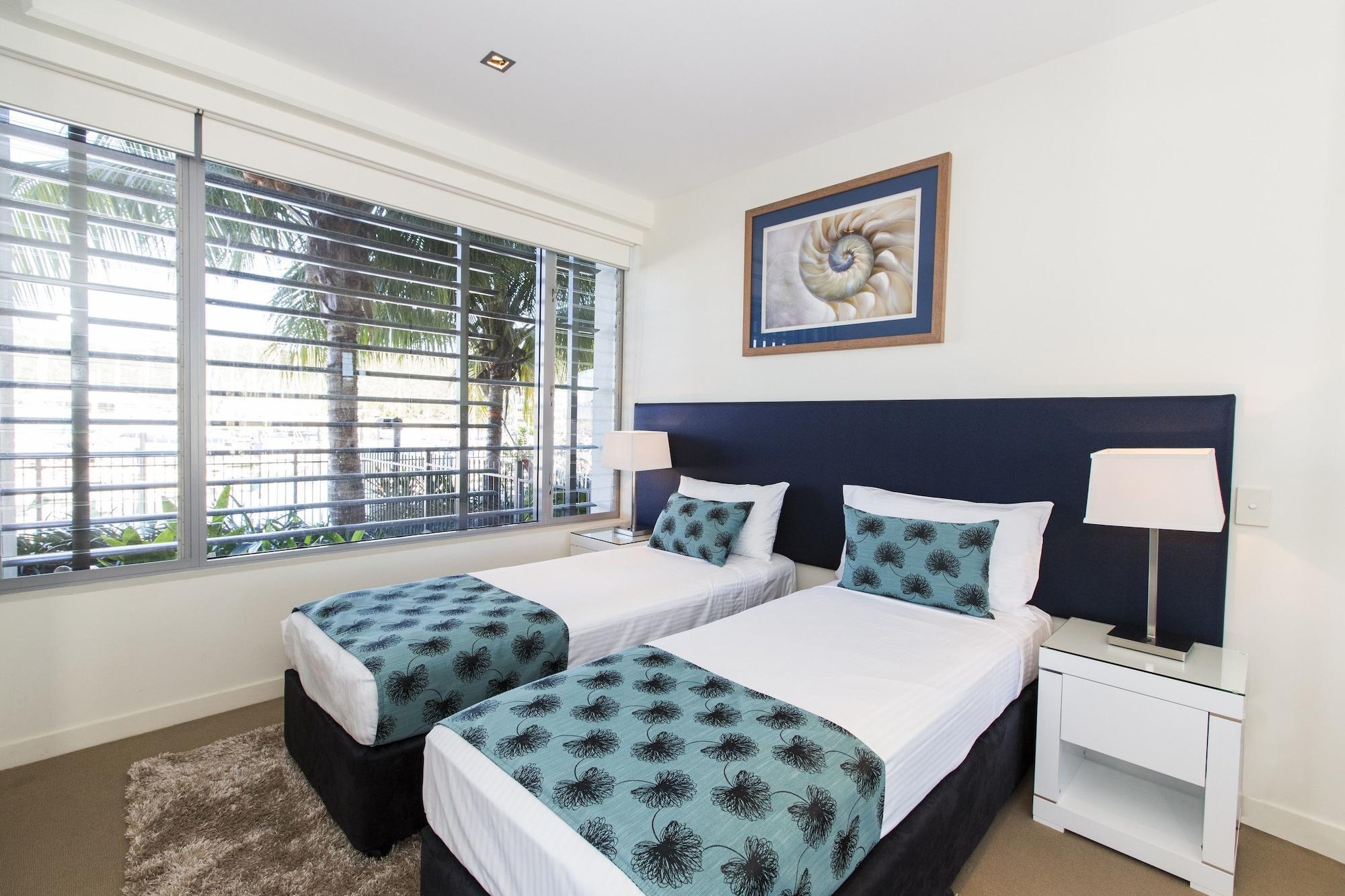Peppers Blue On Blue Hotell Nelly Bay Exteriör bild A bedroom at the hotel