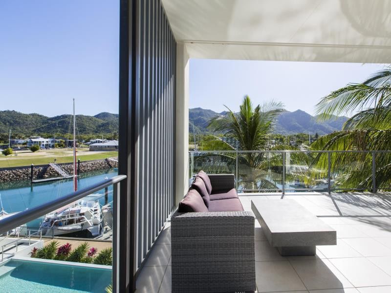 Peppers Blue On Blue Hotell Nelly Bay Exteriör bild View from a balcony at the Mantra Trilogy