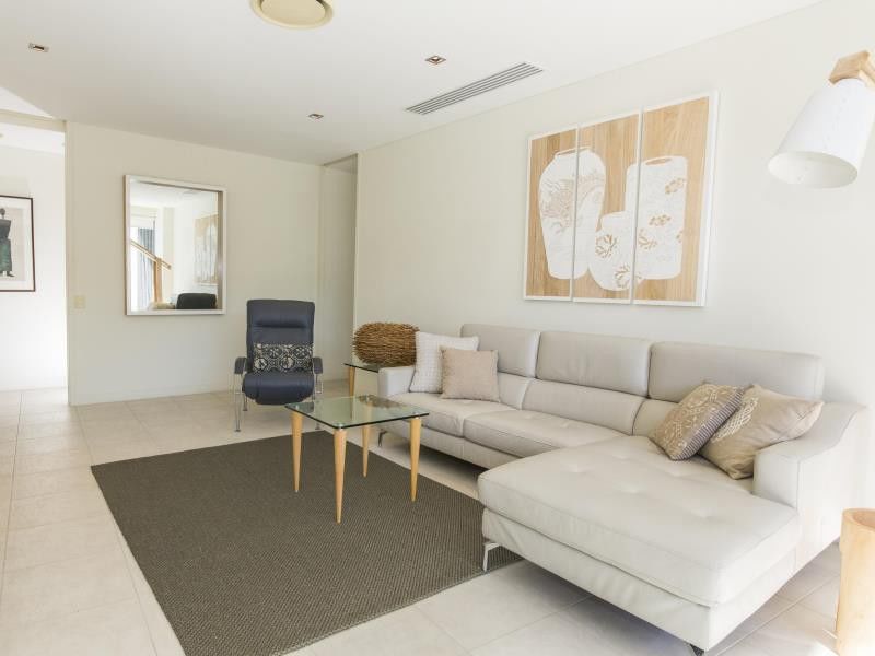 Peppers Blue On Blue Hotell Nelly Bay Exteriör bild A living room