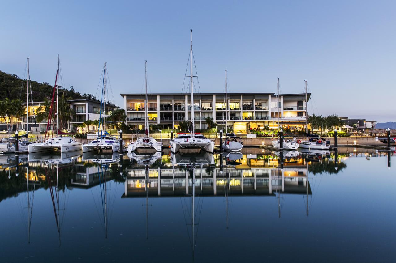 Peppers Blue On Blue Hotell Nelly Bay Exteriör bild The Marina Residences