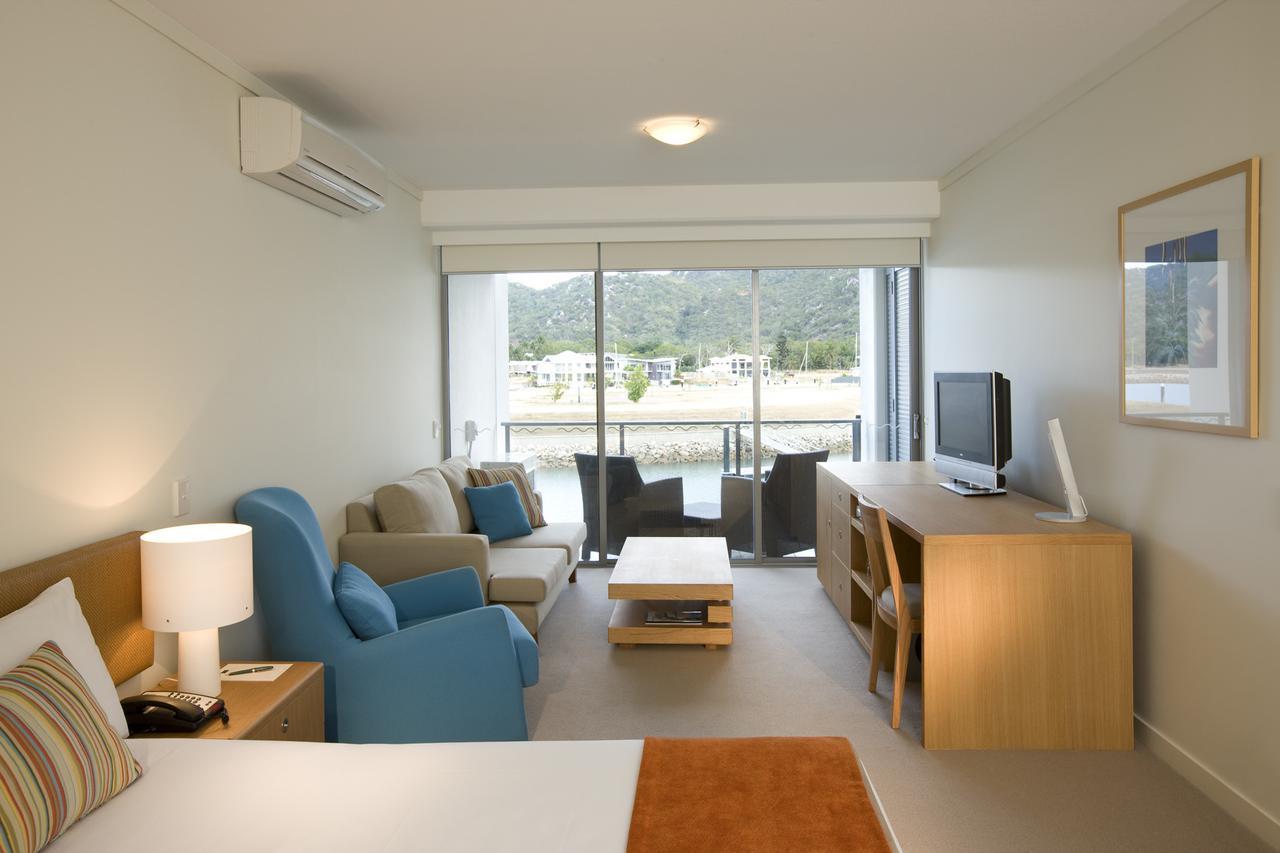 Peppers Blue On Blue Hotell Nelly Bay Exteriör bild A typical apartment at the Village