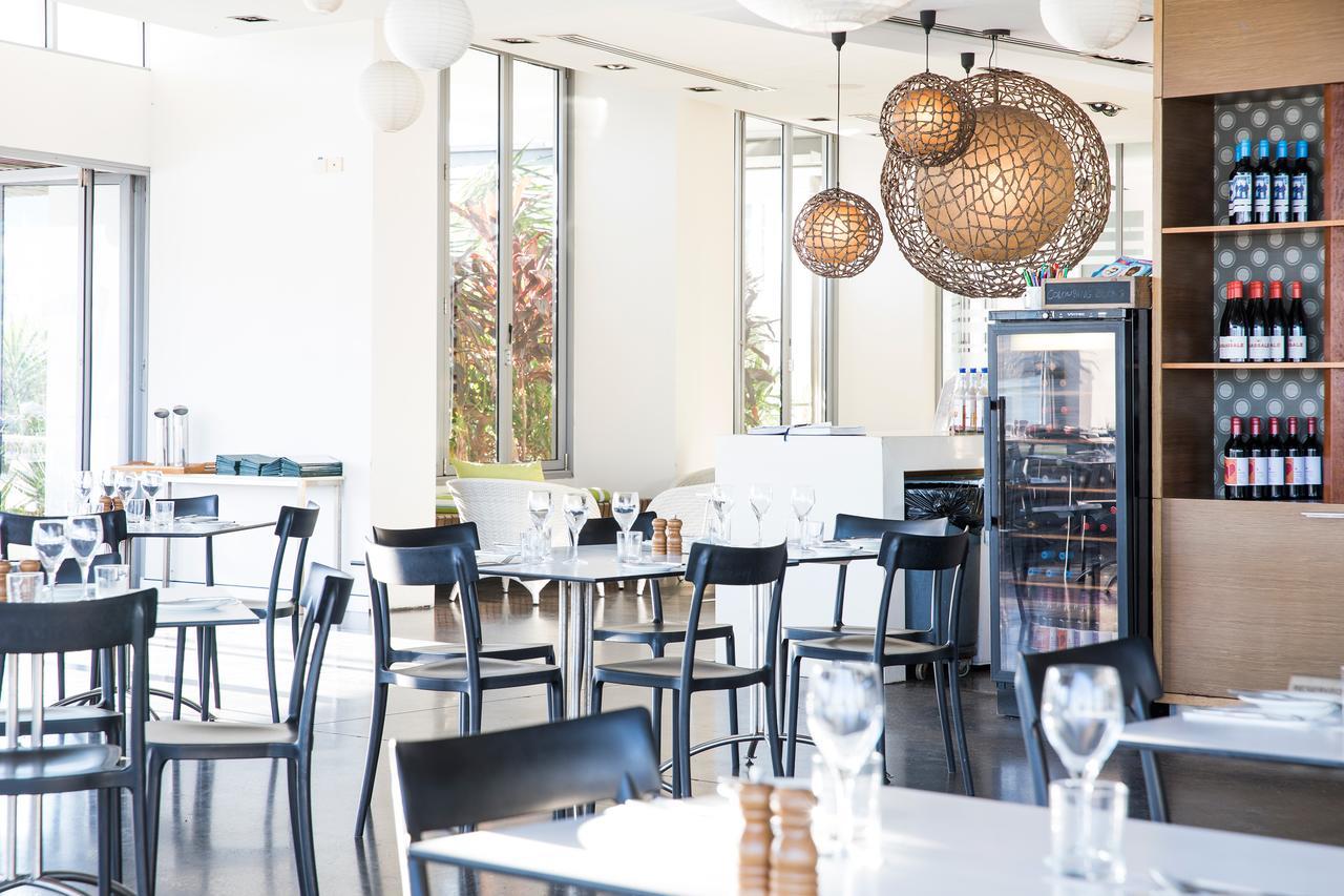 Peppers Blue On Blue Hotell Nelly Bay Exteriör bild Restaurant