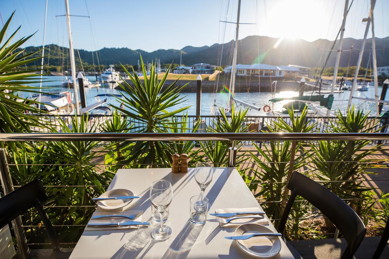 Peppers Blue On Blue Hotell Nelly Bay Exteriör bild View of the restaurant