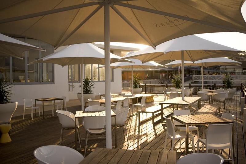 Peppers Blue On Blue Hotell Nelly Bay Exteriör bild The restaurant